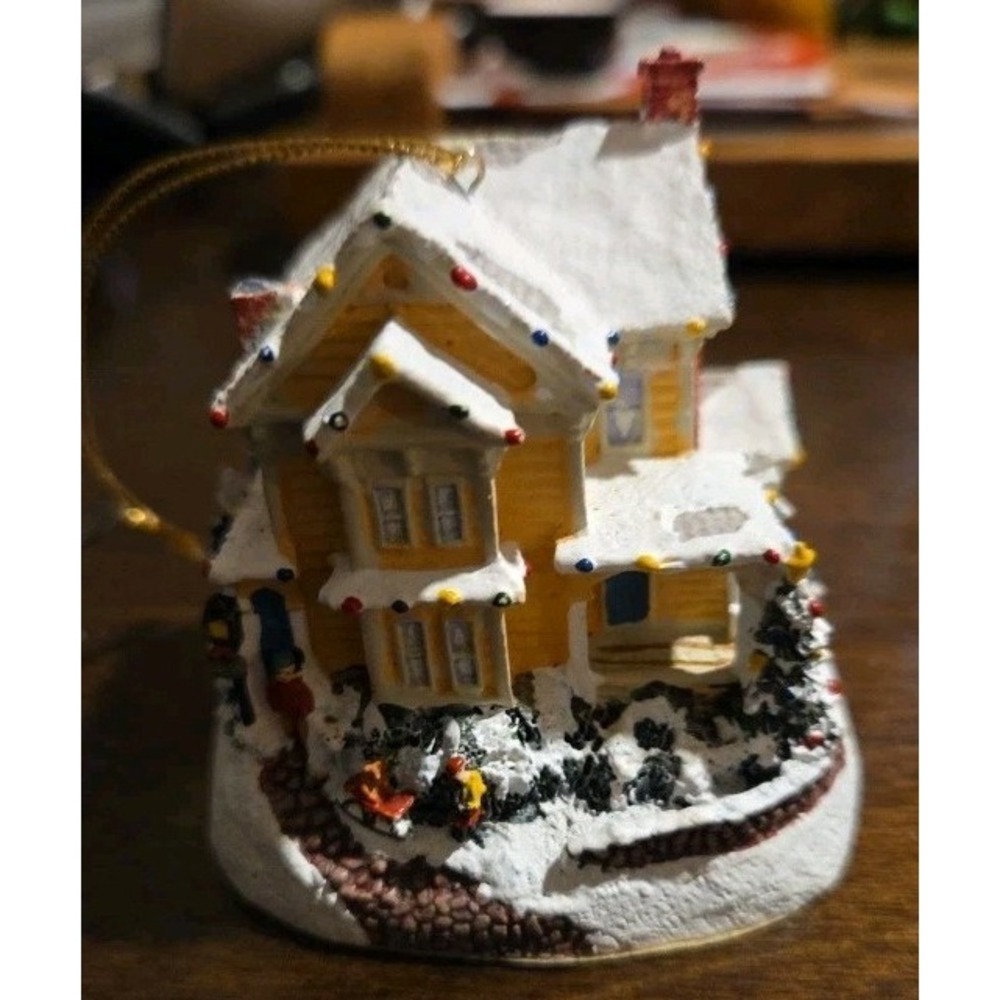 THOMAS‎ KINKADE A Holiday Gathering Illuminated Ornament 2000 Bradford Editions
